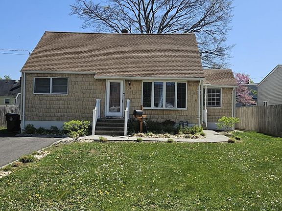 3rd image of 15 N Pennington Rd