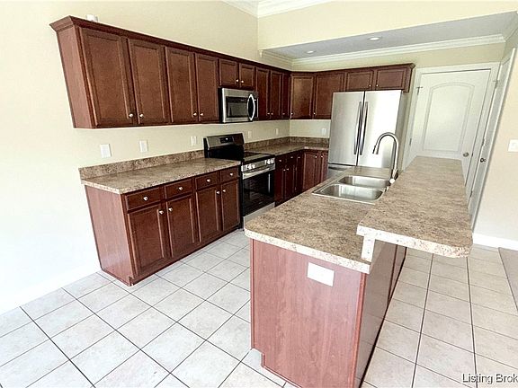 5th image of 2796 Crescent Hill Drive NE