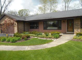 131 Crescent Knl, Libertyville, IL