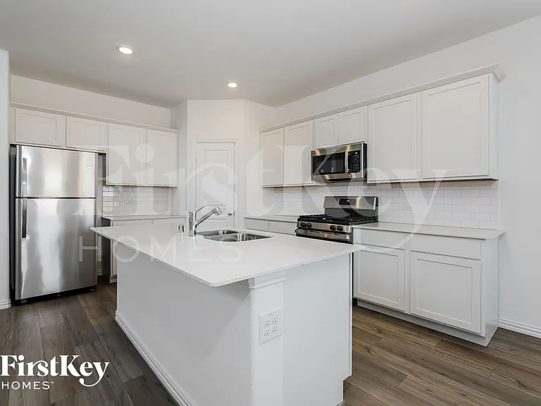 2528 Northcote Dr — Photo 8