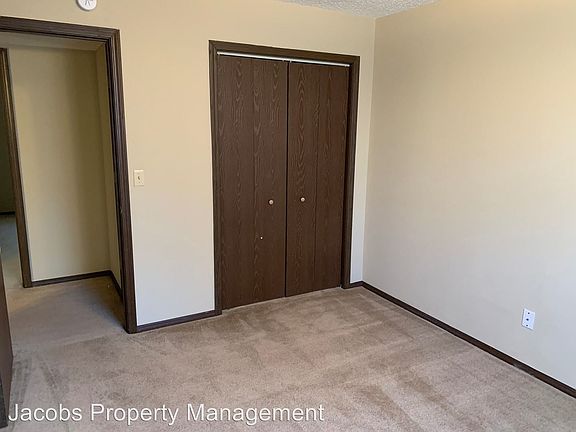 4th image of 460 NE Park Ln APT D