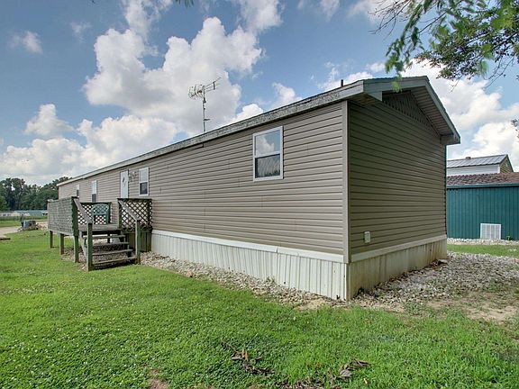 3rd image of 905 Joshua St
