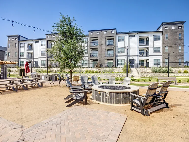 Avelyn San Marcos — Photo 28