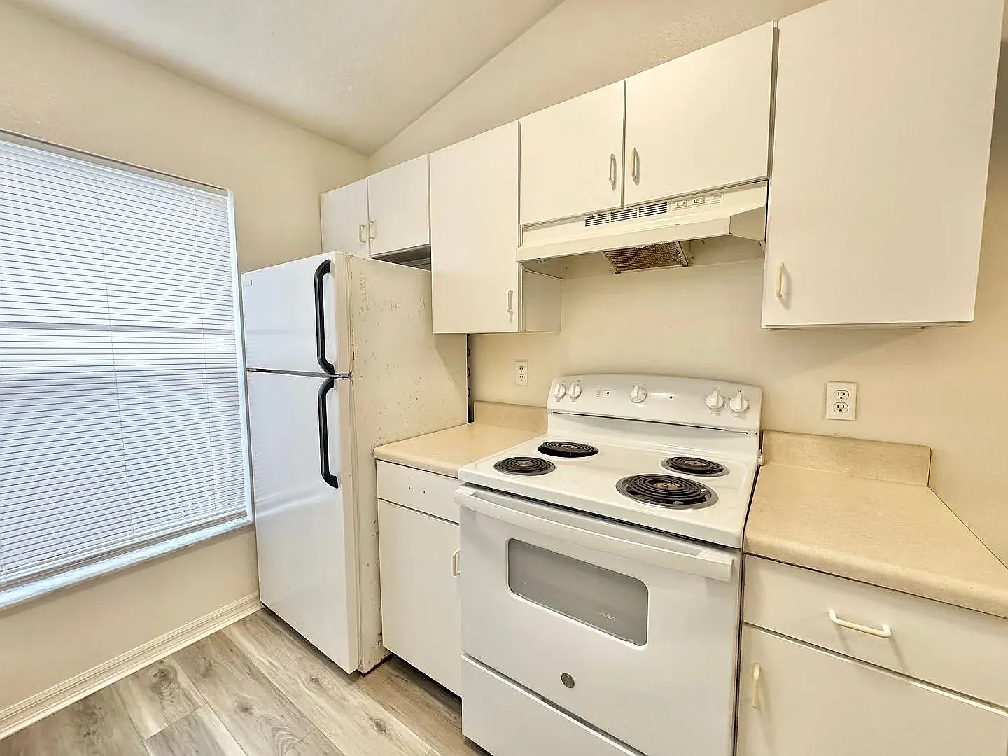 3228 Courtney Drive - 3228 — Photo 4