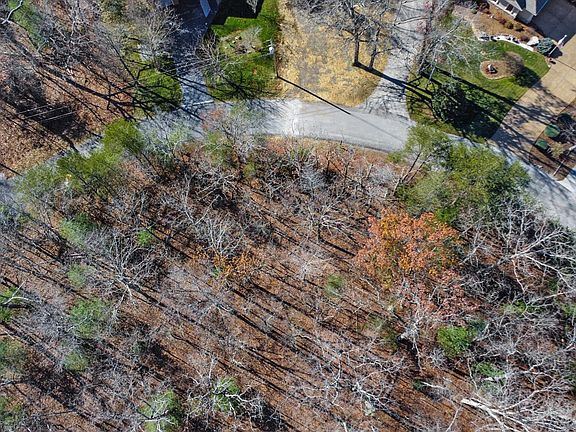 3rd image of 110 Sherwood Cir
