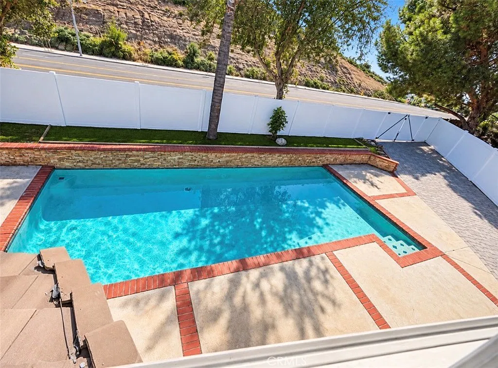 3 bed, 2.5 bath, 1768 sqft, $3,300 — Photo 3