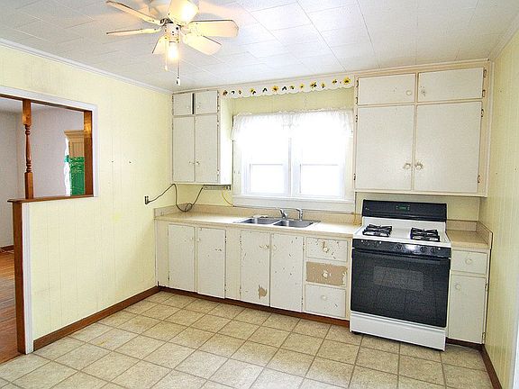 3rd image of 913 Penny St