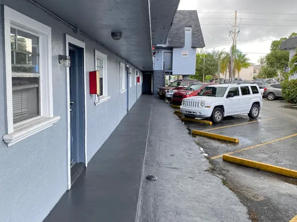 13695 NE 3rd Ct, Miami, FL 33161