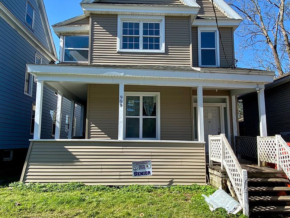 1st image of 909 Carbon St APT 2