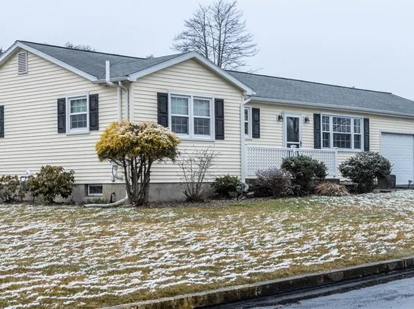 49 Sycamore St, Nazareth, PA 18064