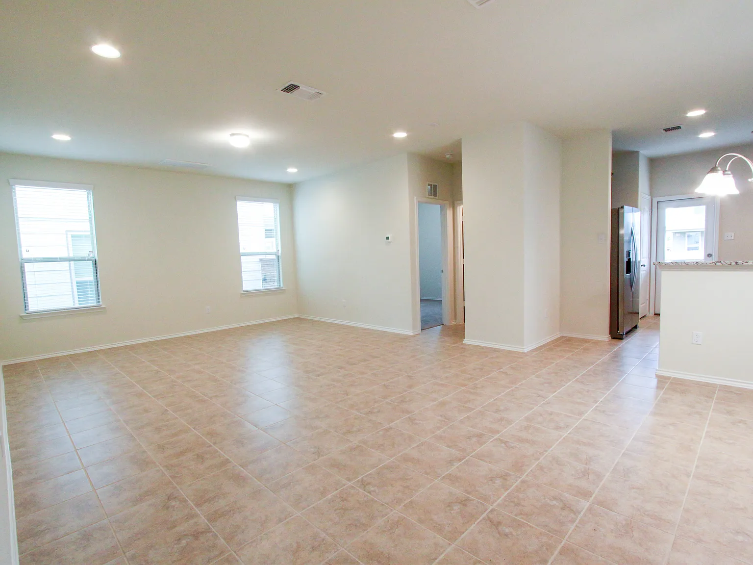 4 bed, 2029 sqft, $2,299 — Photo 3