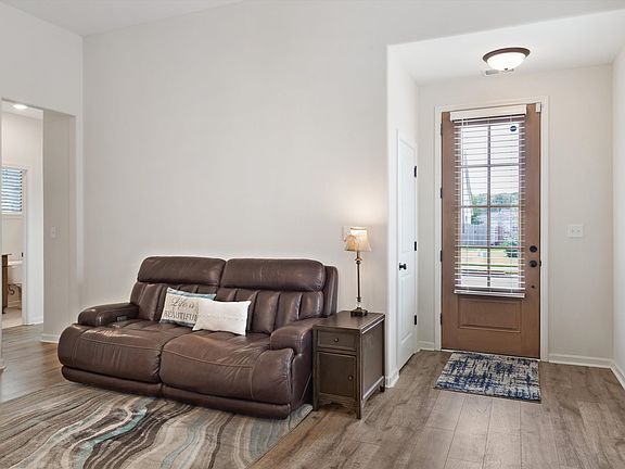 5th image of 350 Cherokee Cir