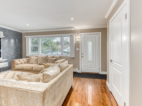 5th image of 13416 Garrett St #1