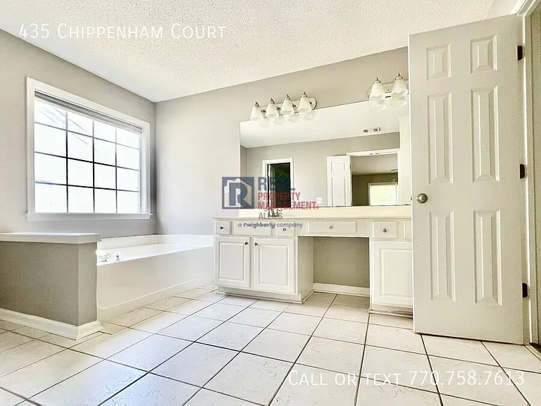 435 Chippenham Ct — Photo 10