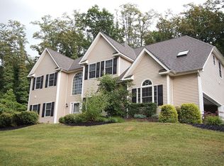 10 Cedar Ln, Hopewell Junction, NY 12533