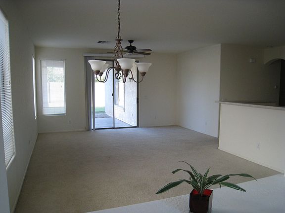 Dining & family rooms