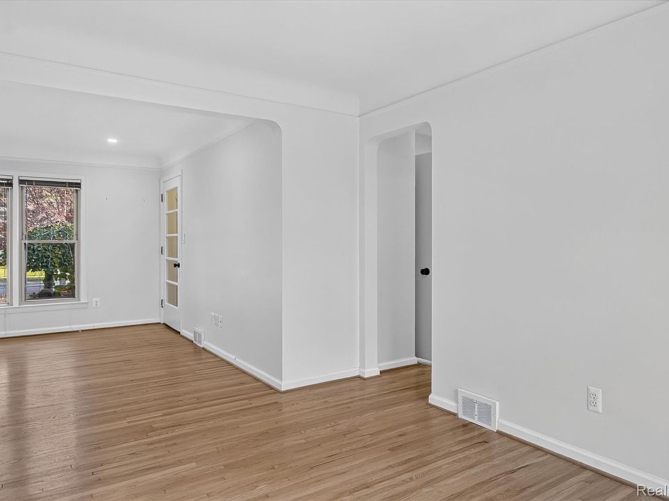 13771 Balfour St, photo 8