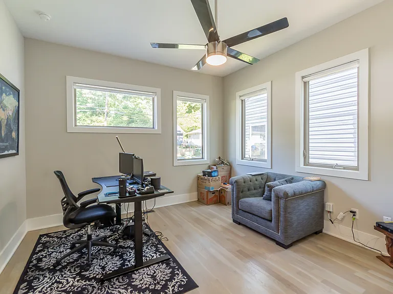 406 E Side Ave SE — Photo 32
