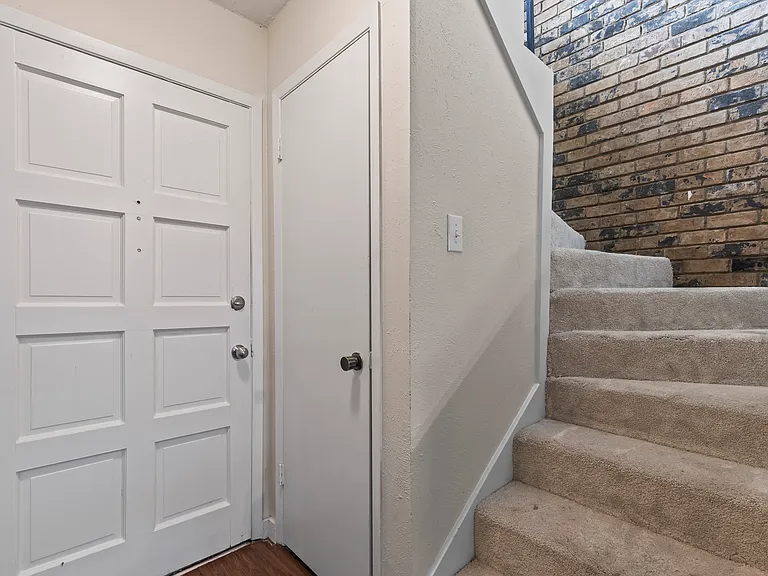 2015 Warnford Pl #2015 — Photo 27