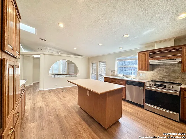 3 bed, 2.0 bath, 1984 sqft, $2,750 — Photo 3