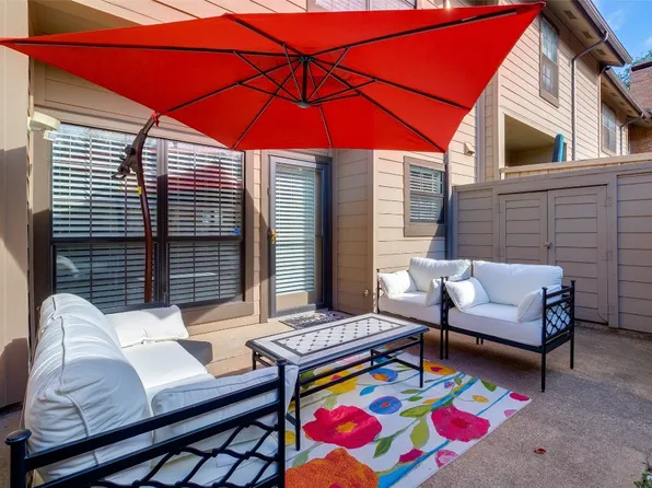 9910 Royal Ln APT 205, Dallas, TX 75231