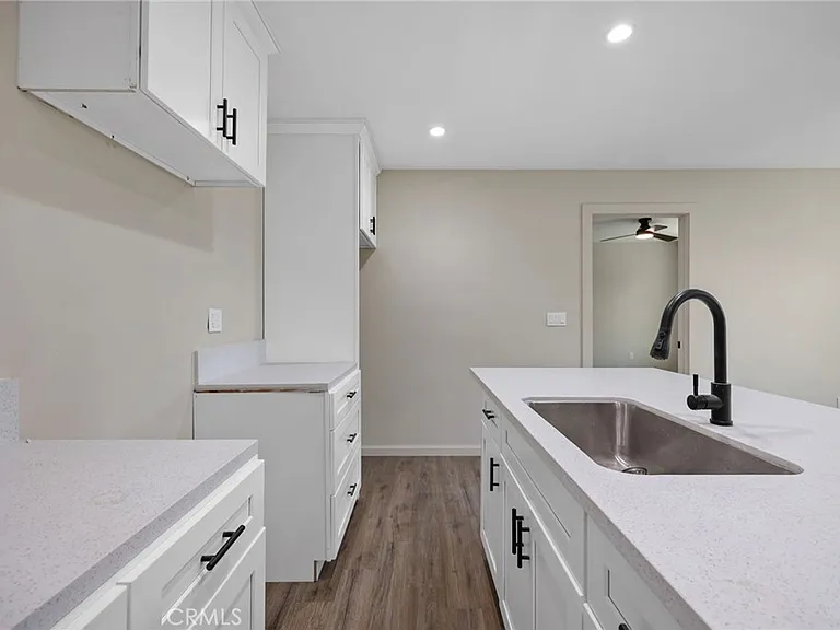 541 N Barbara Ave #B — Photo 2