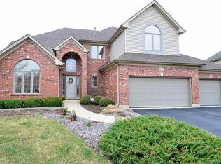 720 Cole Dr, South Elgin, IL 60177