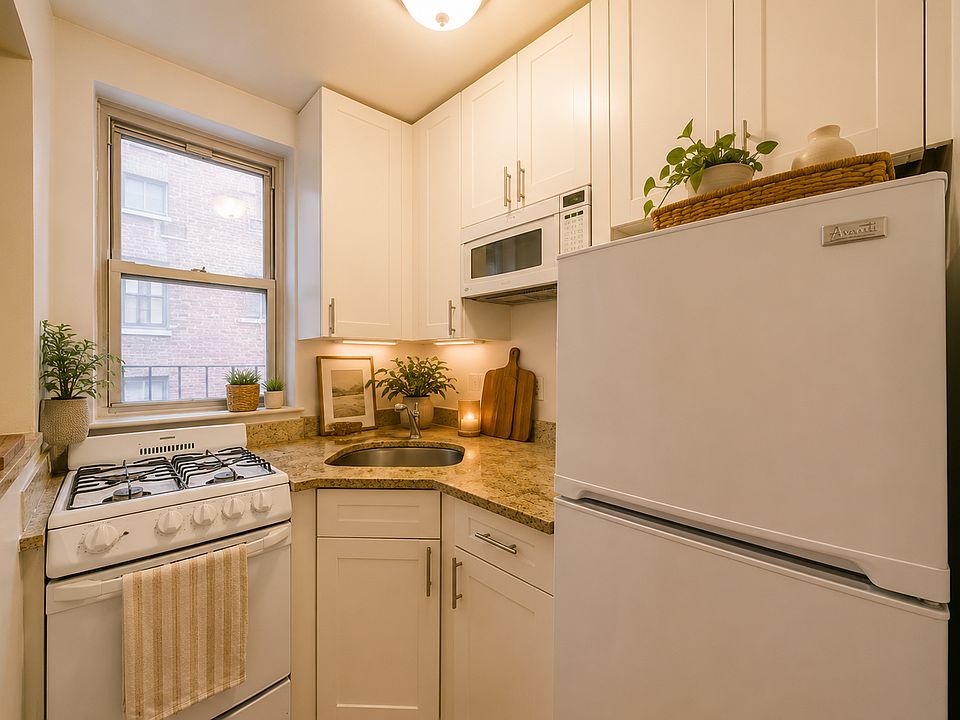 2nd image of 144 E 22nd St APT 1C