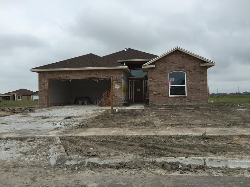 1st image of 2322 Gilmour Ave