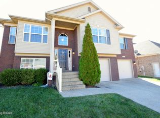 7427 Apple Mill Dr, Louisville, KY 40228