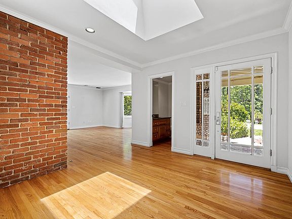 5th image of 4921 Palomar Dr