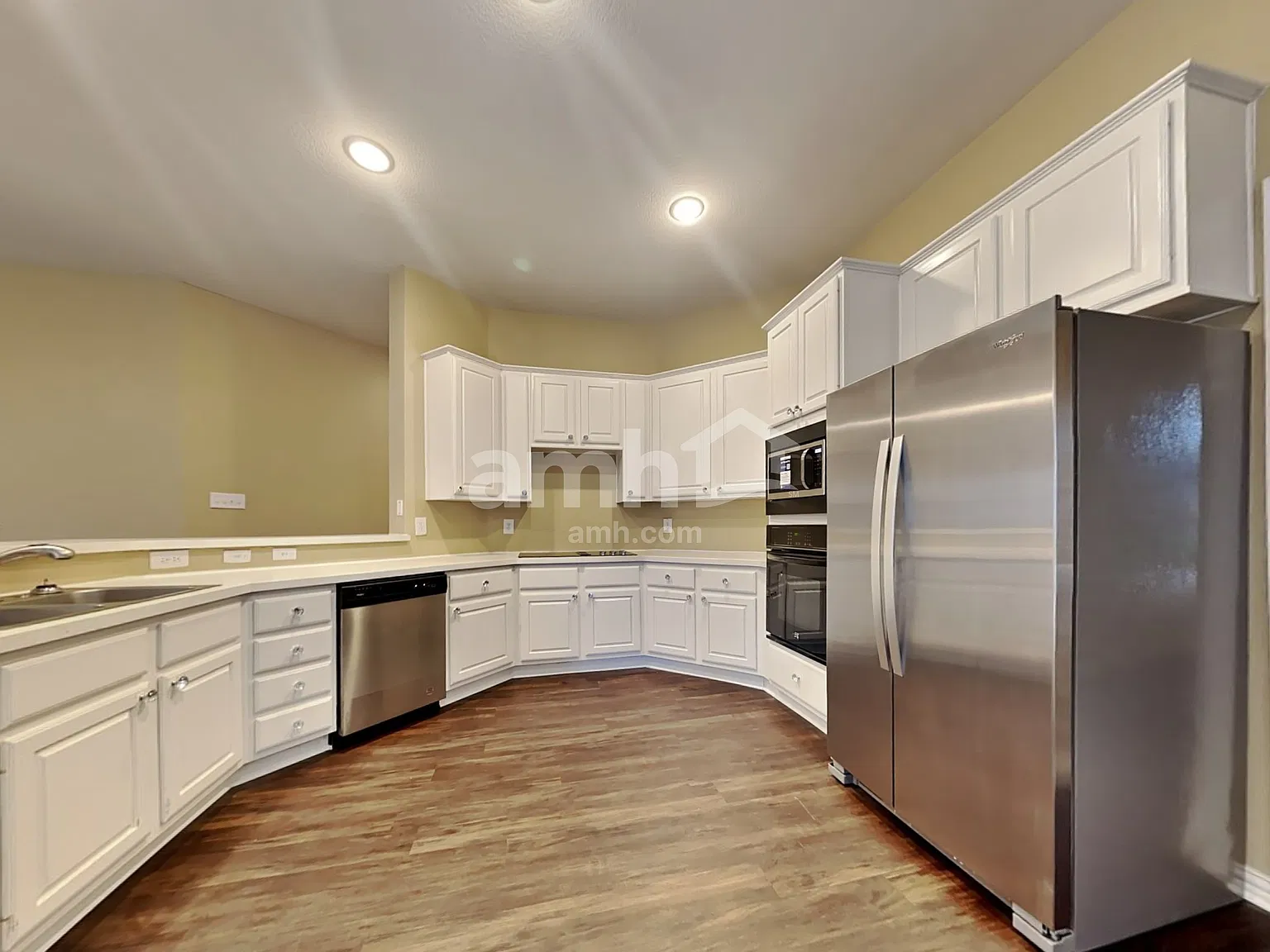 3 bed, 2.0 bath, 2023 sqft, $2,735 — Photo 3