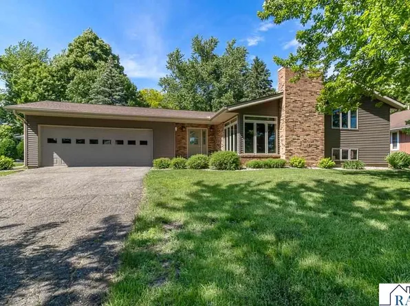 519 4th St SW, Madelia, MN 56062