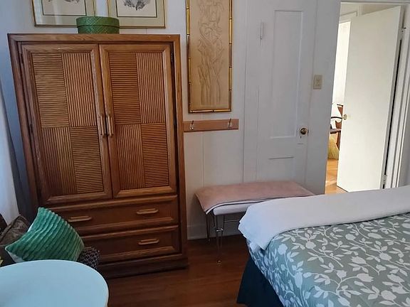 Queen Bedroom