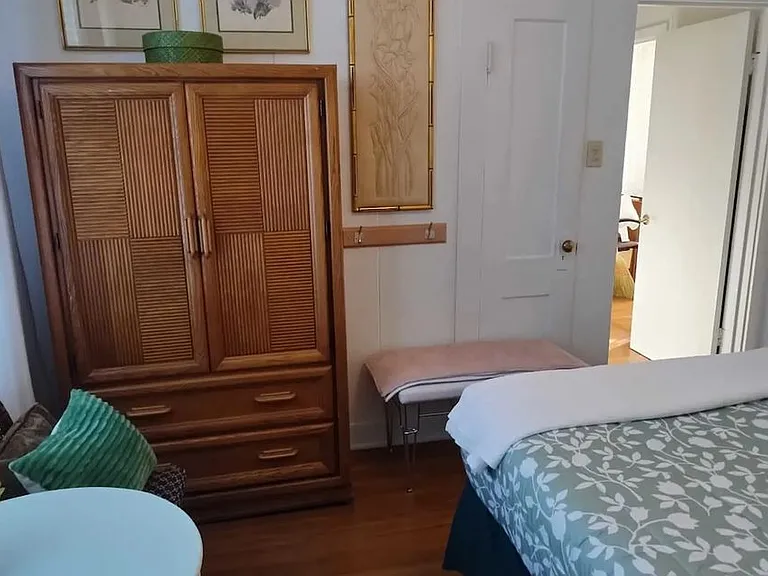 Queen Bedroom
