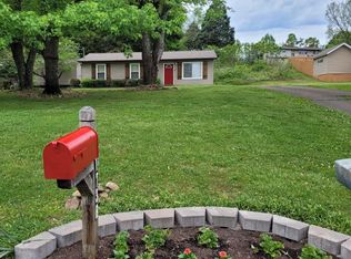 1738 Joan Dr, Louisville, TN 37777