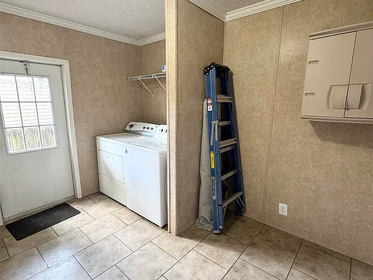 1002 Mills Ave — Photo 21