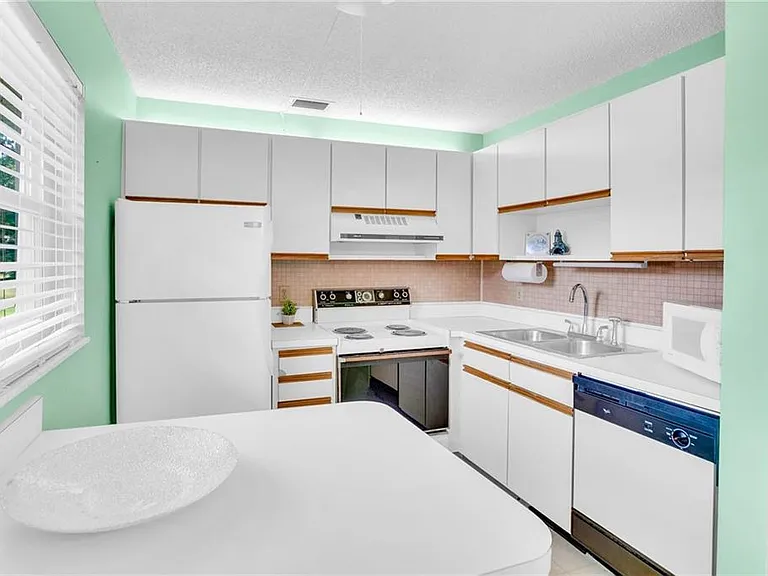 6 Vista Palm Ln #202 — Photo 8