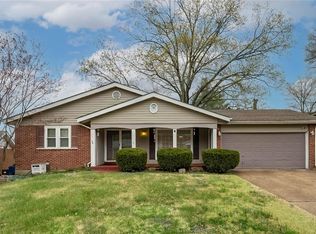 6 Fairway Ct, Florissant, MO 63033