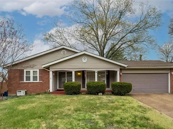 6 Fairway Ct, Florissant, MO 63033