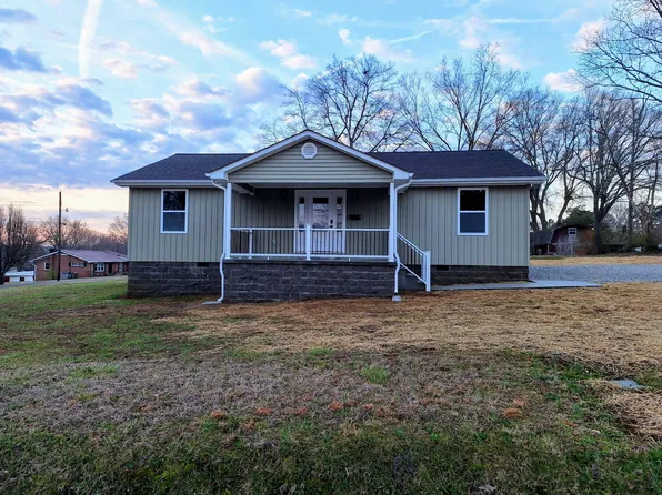 242 Clover St, Bruceton, TN 38317