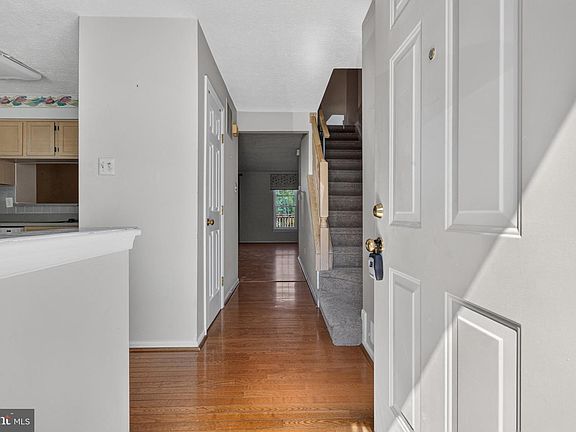 5th image of 803 Arbern Pl