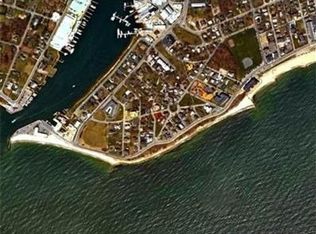 15 Circular Ave, Falmouth, MA 02540