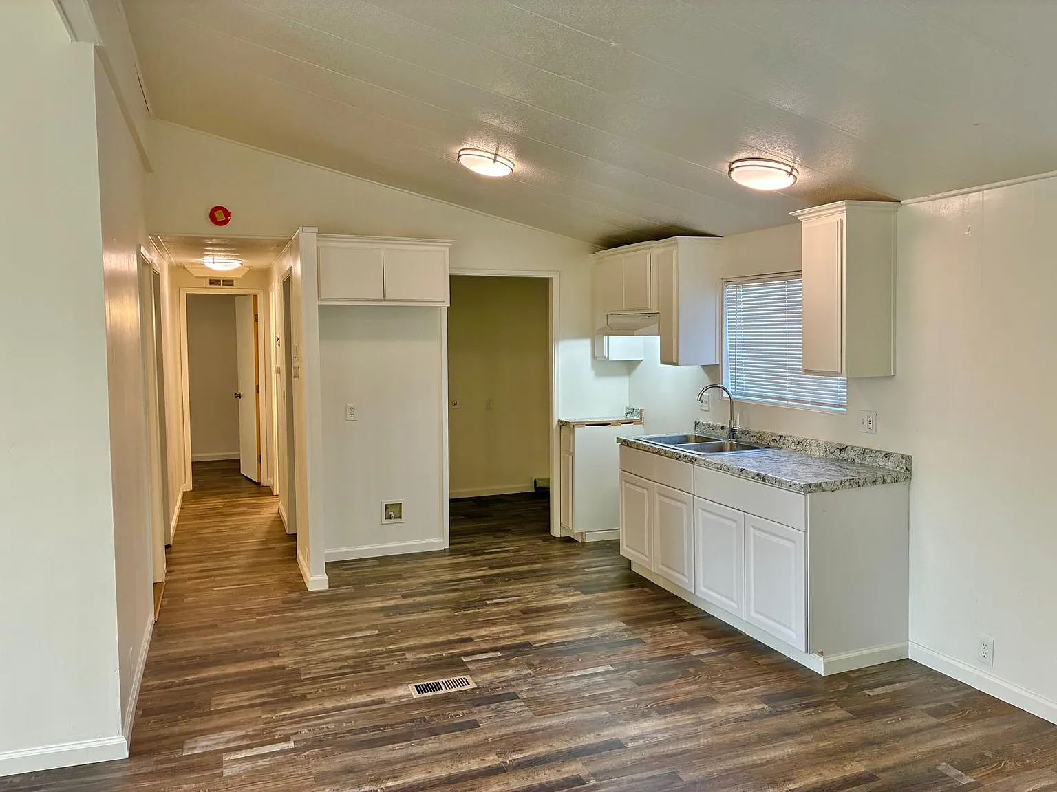 3 bed, 920 sqft, $1,475 — Photo 3