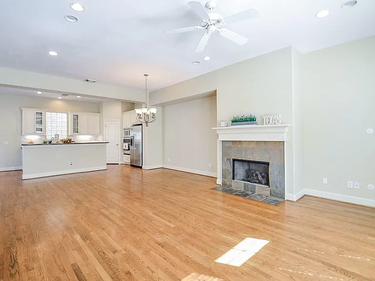 222 Knox St #F — Photo 18