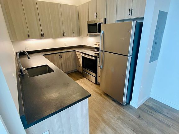 5th image of 150 Green St Unit 410