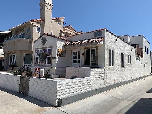 1st image of 106 1/2 31st St