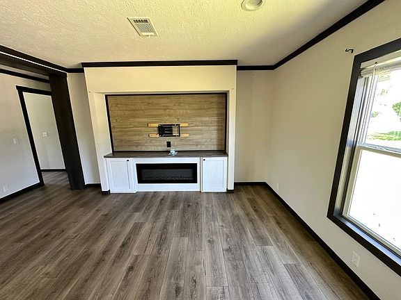 4th image of 70 Sugar Plum Ln
