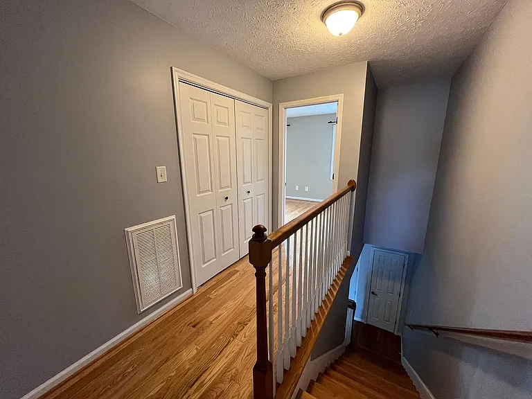 696 Wyndhurst Dr — Photo 23