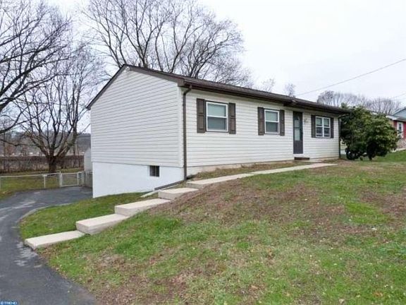 2nd image of 3157 Hazelwood Ave
